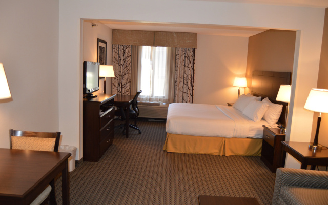 Holiday Inn Express & Suites Winner by IHG