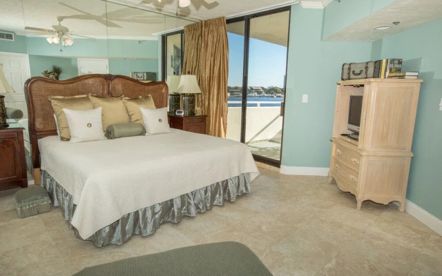 East Pass Towers 304 3 Bedroom Condo by RedAwning