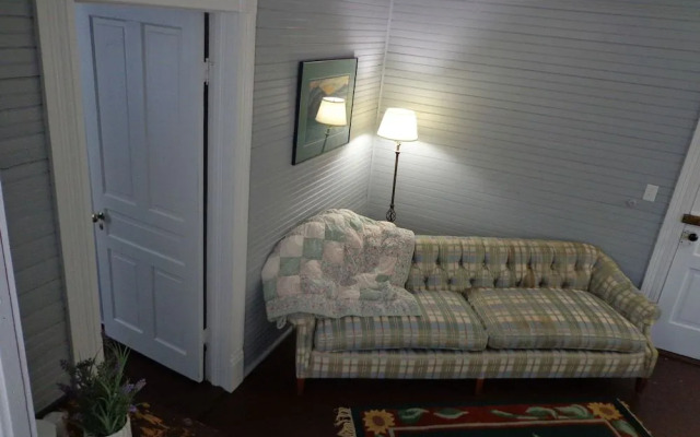 Grand Old Lady Hotel