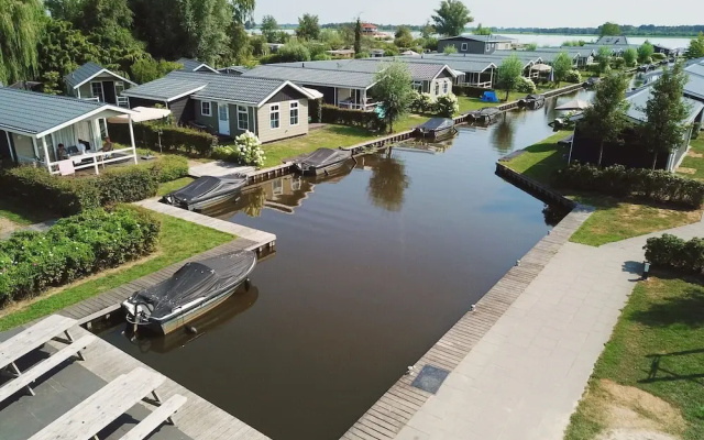 Giethoorn Lakehouse Retreat