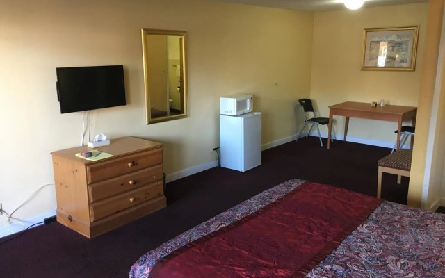 Midway Inn & Suites