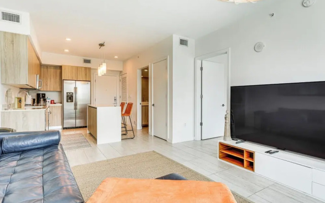 Chic Miami Condo w/ Pool, 6 Mi to South Beach