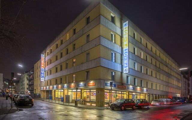 Отель a&o Köln Neumarkt Германия, Кёльн - 13 отзывов об отеле, цены и фото номеров - забронировать отель a&o Köln Neumarkt онлайн вид на фасад