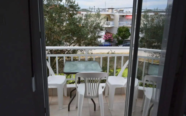 Gefyraki House