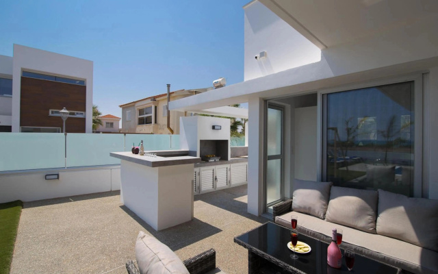 Villa Lynn Boutique Beachfront