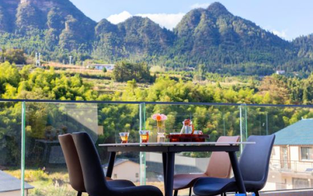 The way of the mountain· Unbounded Holiday homestay