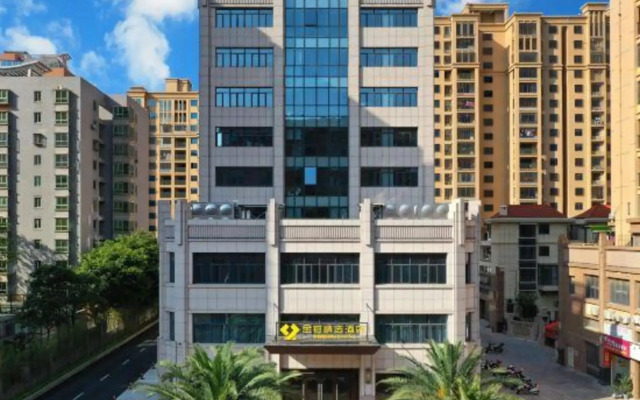 Golden Claw Hotel