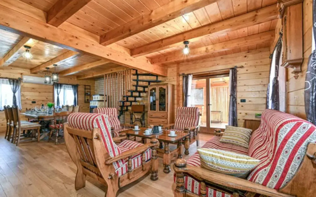 Dream Villa Sleeps 8 With Sauna