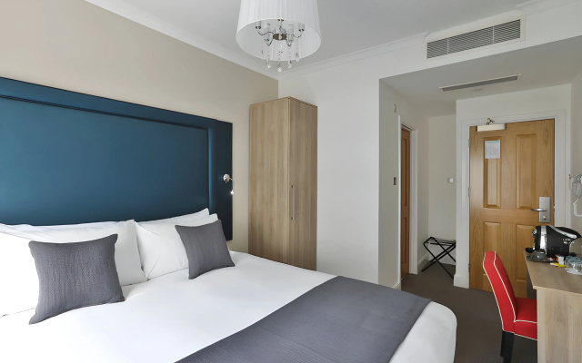 The Porchester Hotel