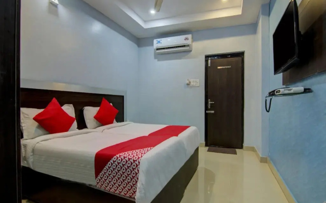 OYO 10811 Sri Sairam Residency