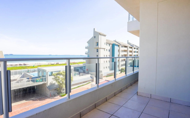 Lovely 2 Bedroom Oceanfront Apartment with Sea Views