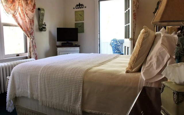 The Inn on Holly Bed and Breakfast