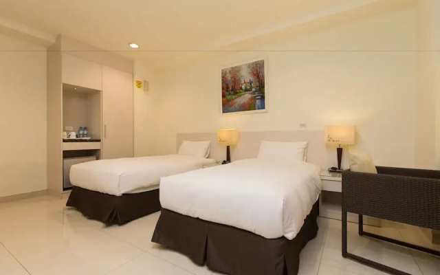 F Hotel - Sanyi