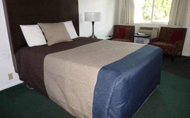 Cougar Land Motel
