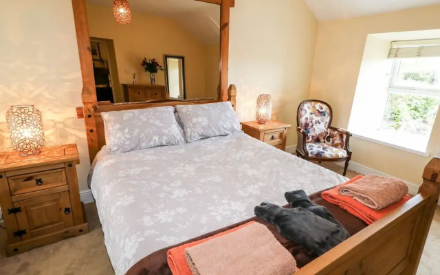 Whispering Willows - The Thatch, Carndonagh