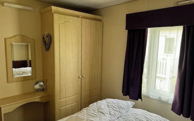 Family Caravan - Sleeps 8 - Pets Ok - Parking