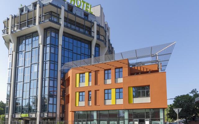 Отель B&B Hotel Milano San Siro Италия, Милан - 5 отзывов об отеле, цены и фото номеров - забронировать отель B&B Hotel Milano San Siro онлайн вид на фасад