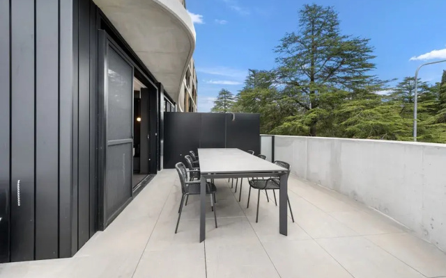 Braddon Studio With Communal BBQ
