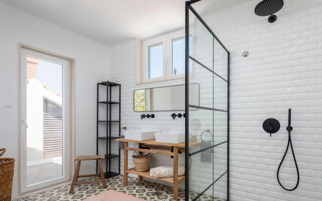 Sina in Splitska with 4 bedrooms and 3 bathrooms