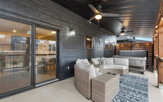 Rocky Shores Retreat - Indoor Pool Open