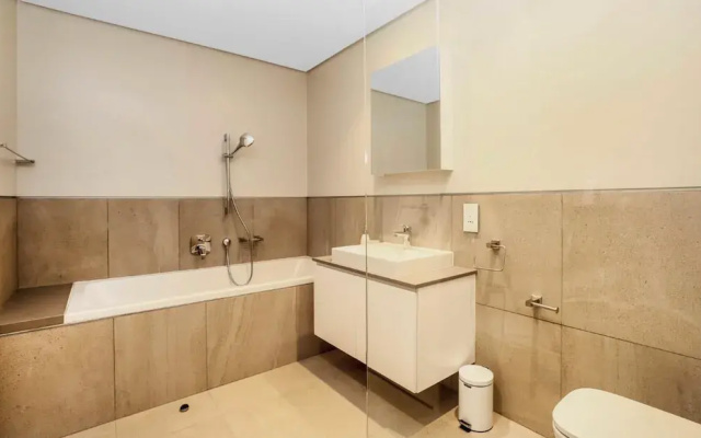 Remarkable 2-bed Apartment in Johannesburg