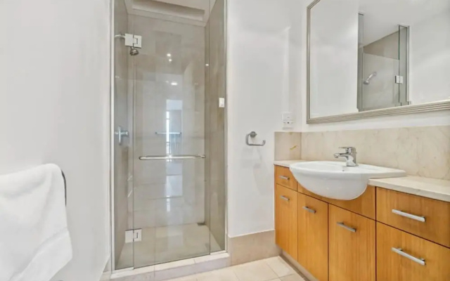Panoramic Views 2 Bedroom Penthouse Apartment With Carpark
