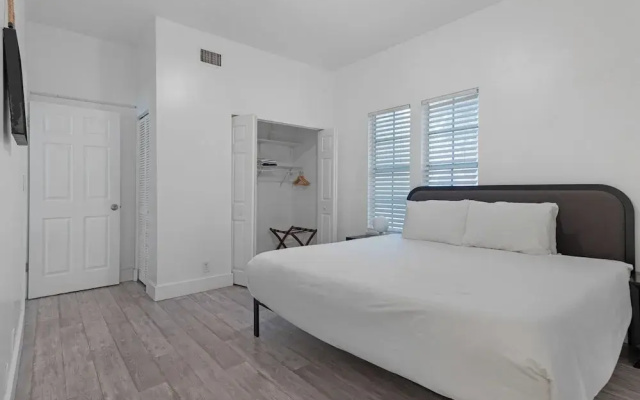 7BD Downtown Oasis Pool