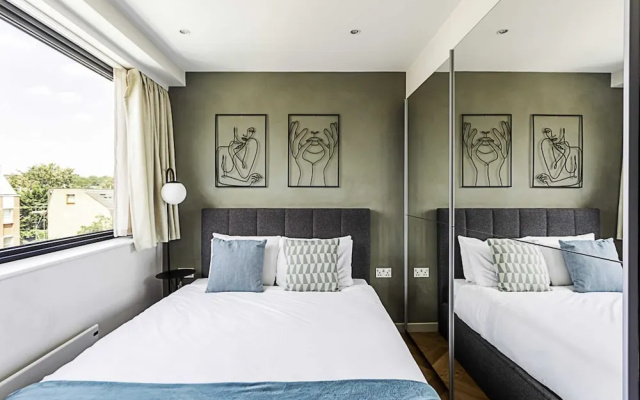 1-bed Apartment: Close to Wimbledon Station