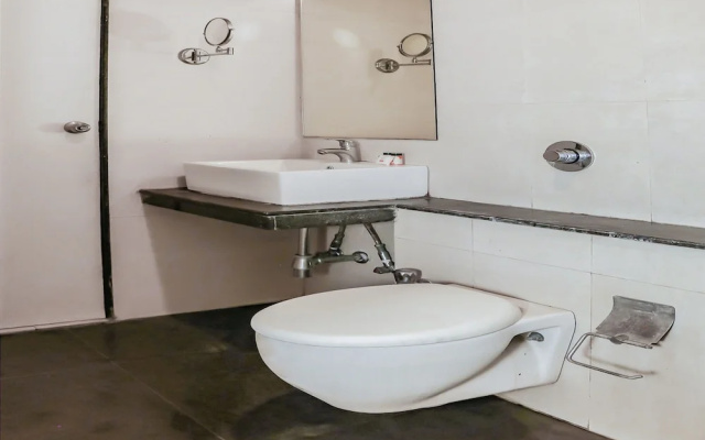 Oyo 1349 Hotel Solitaire