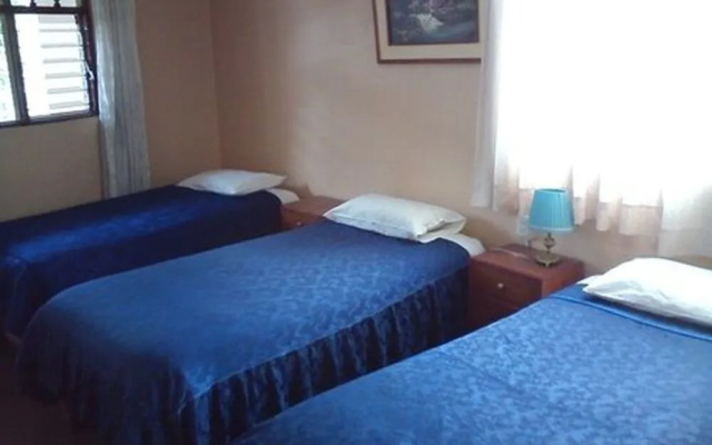 Hostal Tres Mascaras