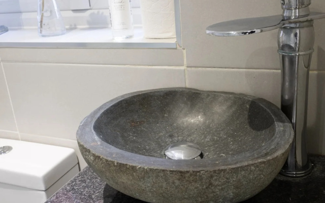 Spacious 4-br Cambridge House, Free Parking