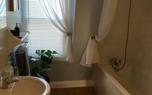 Chic City Centre Georgian Maisonette