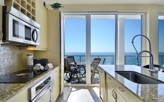 Diamond Beach 603 3 Br condo by RedAwning