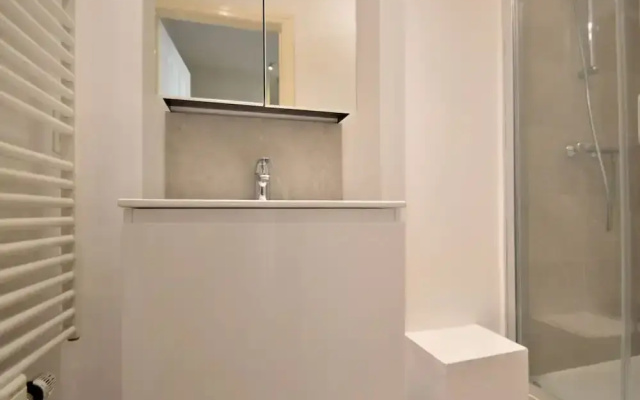 Rochehaut Hideaway With Tub