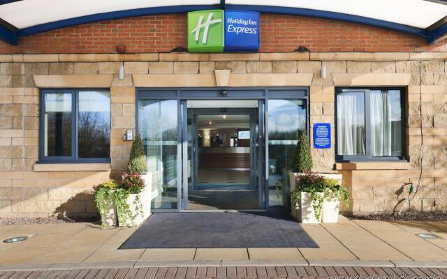 Отель Holiday Inn Express Liverpool-Knowsley M57, Jct.4 Великобритания, Ливерпуль - отзывы, цены и фото номеров - забронировать отель Holiday Inn Express Liverpool-Knowsley M57, Jct.4 онлайн вид на фасад