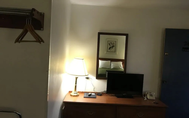 Colonial Inn Dyersville