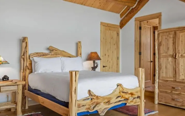Campbell Peak Retreat by Exceptional Stays