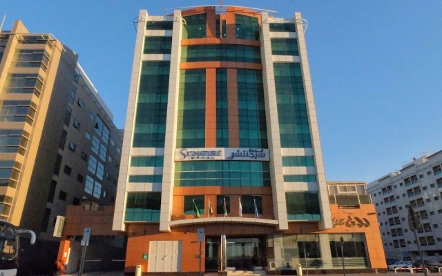 Signature Hotel Al Barsha вид на фасад
