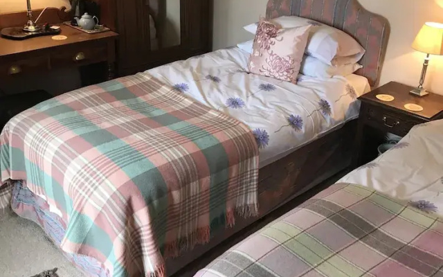 Lower Buckton Country House - Sleeps 12