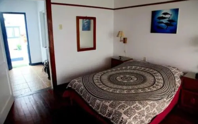 Hostal Los Delfines San Bartolo