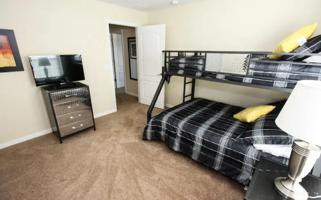 3041 Paradise Palms