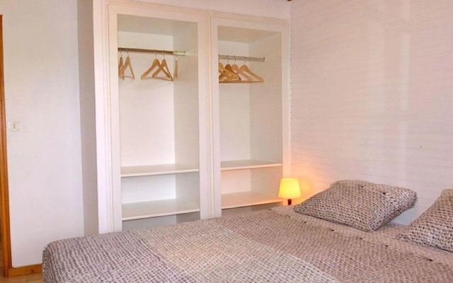 Cozy Holiday Home in Cussac with Private Terrace, Barbecue