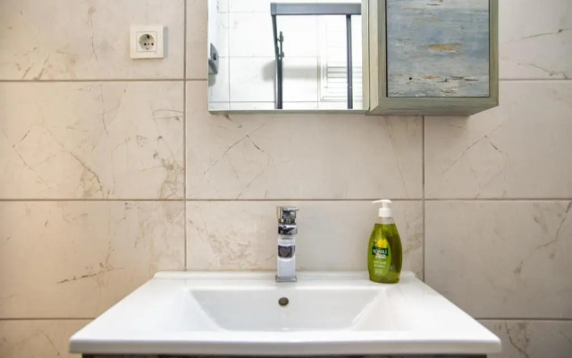 Vibrant and Central Flat in Karsiyaka Near Sea