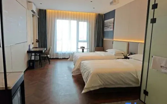 Sakura Light Luxury Hotel (Luohe Xintiandi Pedestrian Street)