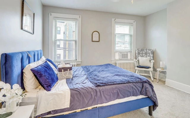 Walkable Lawrenceville Townhome w/ Patio!