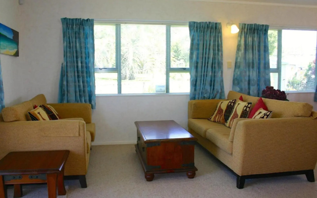 Waihi Getaway - Waihi Beach Holiday Home
