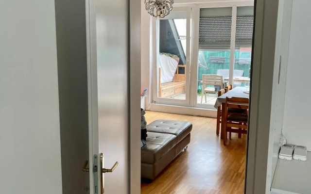 Dachgeschosswohnung mit kostenlosem Parkplatz !