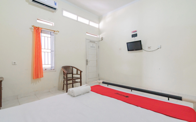 RedDoorz Syariah Near Tugu Pandanwangi Cianjur