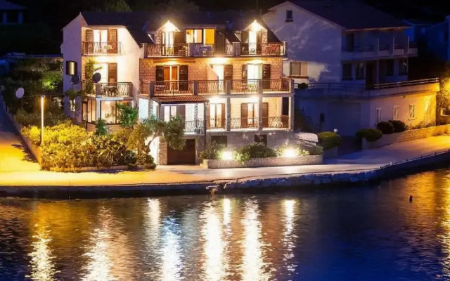 Apartments Malo Lago