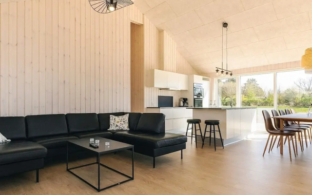 5 Star Holiday Home in Humble